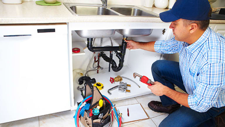 10 Surprising and Practical Ways to Use Penetrating Oil Spray Beyond Rust Removal